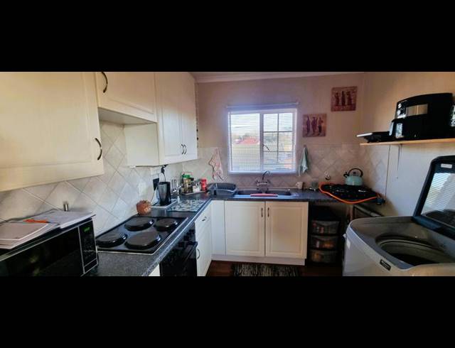 2 BEDROOM TOWNHOUSE FOR SALE IN ROOIHUISKRAAL NORTH